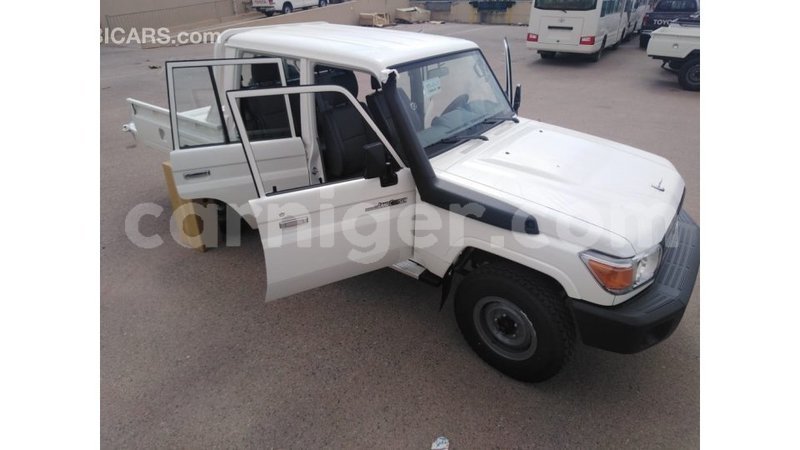 Big with watermark toyota land cruiser agadez import dubai 7305