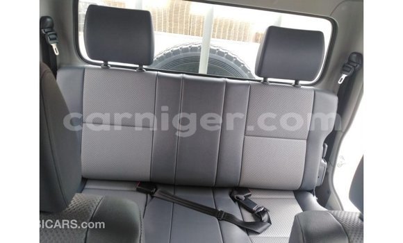 Buy Import Toyota Land Cruiser White Truck in Import - Dubai in Agadez Buy Import Toyota Land Cruiser White Truck in Import - Dubai in Agadez