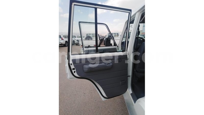 Big with watermark toyota land cruiser agadez import dubai 7305