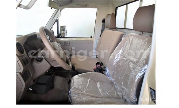 اشتري Imported Toyota Land Cruiser Beige شاحنة في Import - Dubai في أغاديز اشتري Imported Toyota Land Cruiser Beige شاحنة في Import - Dubai في أغاديز