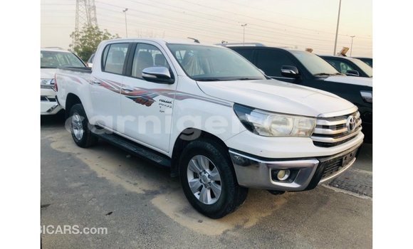 Sayi Imported Toyota Hilux White Mota in Import - Dubai a Agadez Sayi Imported Toyota Hilux White Mota in Import - Dubai a Agadez
