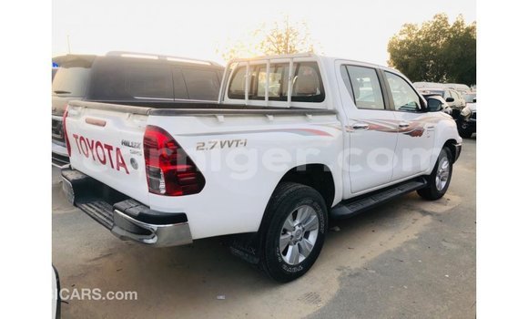 Sayi Imported Toyota Hilux White Mota in Import - Dubai a Agadez Sayi Imported Toyota Hilux White Mota in Import - Dubai a Agadez