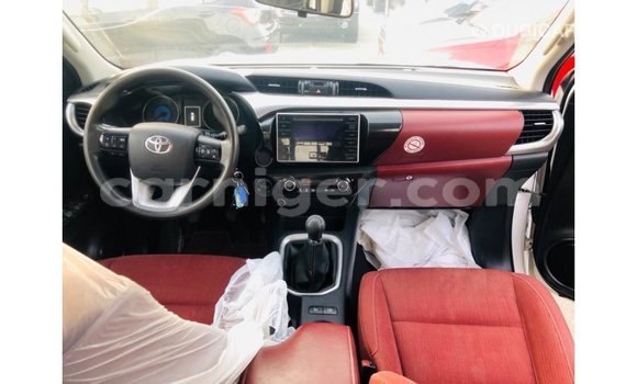 Sayi Imported Toyota Hilux White Mota in Import - Dubai a Agadez Sayi Imported Toyota Hilux White Mota in Import - Dubai a Agadez