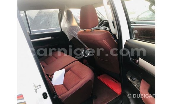 Sayi Imported Toyota Hilux White Mota in Import - Dubai a Agadez Sayi Imported Toyota Hilux White Mota in Import - Dubai a Agadez