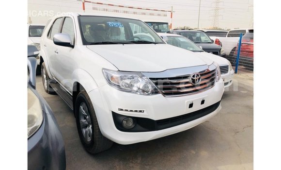 Sayi Imported Toyota Fortuner White Mota in Import - Dubai a Agadez Sayi Imported Toyota Fortuner White Mota in Import - Dubai a Agadez