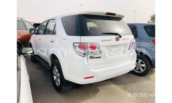 Sayi Imported Toyota Fortuner White Mota in Import - Dubai a Agadez Sayi Imported Toyota Fortuner White Mota in Import - Dubai a Agadez