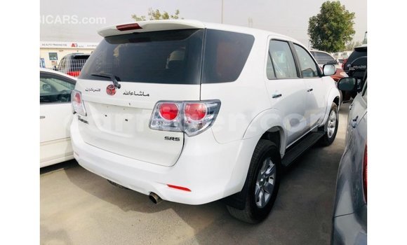 Sayi Imported Toyota Fortuner White Mota in Import - Dubai a Agadez Sayi Imported Toyota Fortuner White Mota in Import - Dubai a Agadez