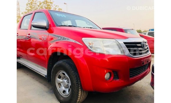 Sayi Imported Toyota Hilux Red Mota in Import - Dubai a Agadez Sayi Imported Toyota Hilux Red Mota in Import - Dubai a Agadez