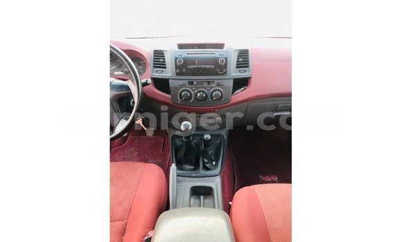 Sayi Imported Toyota Hilux Red Mota in Import - Dubai a Agadez Sayi Imported Toyota Hilux Red Mota in Import - Dubai a Agadez