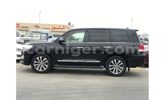 اشتري Imported Toyota Land Cruiser Black شاحنة في Import - Dubai في أغاديز اشتري Imported Toyota Land Cruiser Black شاحنة في Import - Dubai في أغاديز
