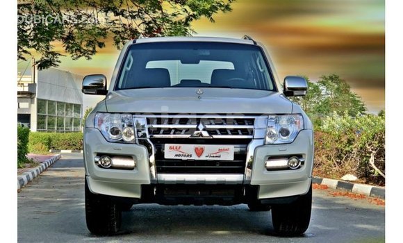 Sayi Imported Mitsubishi Pajero White Mota in Import - Dubai a Agadez Sayi Imported Mitsubishi Pajero White Mota in Import - Dubai a Agadez