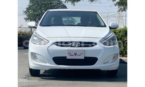 Sayi Imported Hyundai Accent White Mota in Import - Dubai a Agadez Sayi Imported Hyundai Accent White Mota in Import - Dubai a Agadez