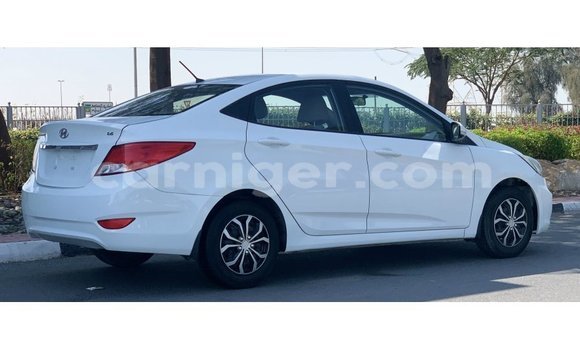 Sayi Imported Hyundai Accent White Mota in Import - Dubai a Agadez Sayi Imported Hyundai Accent White Mota in Import - Dubai a Agadez