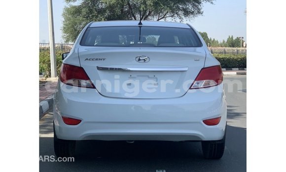 Sayi Imported Hyundai Accent White Mota in Import - Dubai a Agadez Sayi Imported Hyundai Accent White Mota in Import - Dubai a Agadez