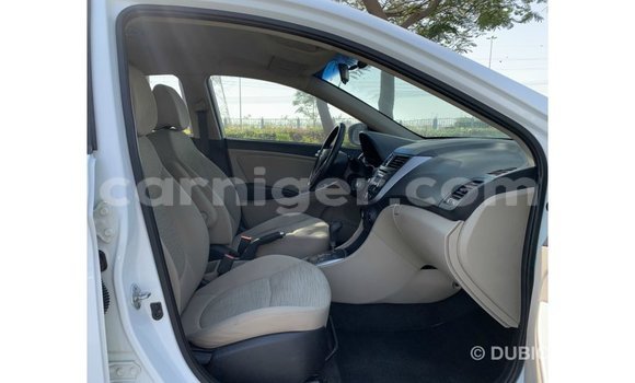 Sayi Imported Hyundai Accent White Mota in Import - Dubai a Agadez Sayi Imported Hyundai Accent White Mota in Import - Dubai a Agadez