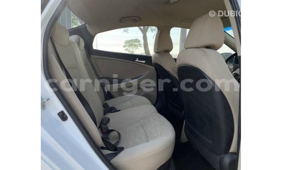 Sayi Imported Hyundai Accent White Mota in Import - Dubai a Agadez Sayi Imported Hyundai Accent White Mota in Import - Dubai a Agadez
