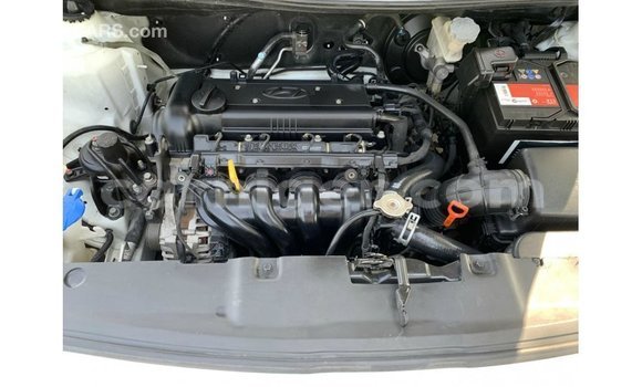 Sayi Imported Hyundai Accent White Mota in Import - Dubai a Agadez Sayi Imported Hyundai Accent White Mota in Import - Dubai a Agadez