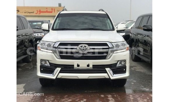 اشتري Imported Toyota Land Cruiser White شاحنة في Import - Dubai في أغاديز اشتري Imported Toyota Land Cruiser White شاحنة في Import - Dubai في أغاديز