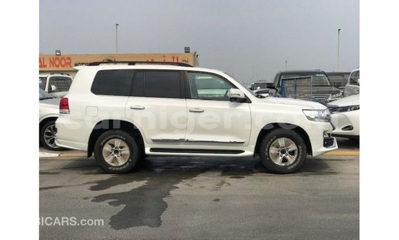 اشتري Imported Toyota Land Cruiser White شاحنة في Import - Dubai في أغاديز اشتري Imported Toyota Land Cruiser White شاحنة في Import - Dubai في أغاديز
