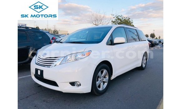 Sayi Imported Toyota Sienna White Mota in Import - Dubai a Agadez