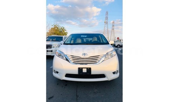 Sayi Imported Toyota Sienna White Mota in Import - Dubai a Agadez Sayi Imported Toyota Sienna White Mota in Import - Dubai a Agadez
