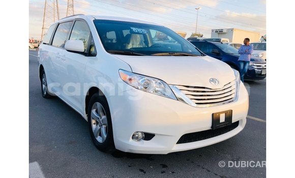 Sayi Imported Toyota Sienna White Mota in Import - Dubai a Agadez Sayi Imported Toyota Sienna White Mota in Import - Dubai a Agadez