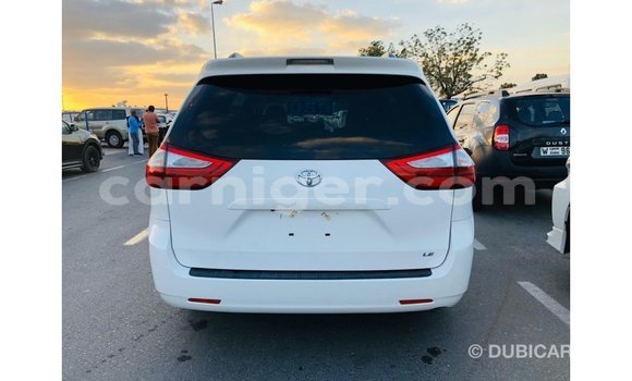 Sayi Imported Toyota Sienna White Mota in Import - Dubai a Agadez Sayi Imported Toyota Sienna White Mota in Import - Dubai a Agadez