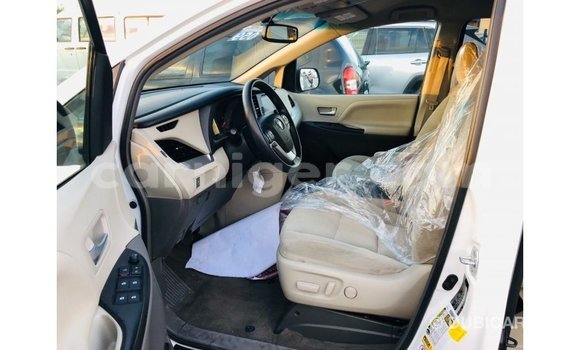 Sayi Imported Toyota Sienna White Mota in Import - Dubai a Agadez Sayi Imported Toyota Sienna White Mota in Import - Dubai a Agadez