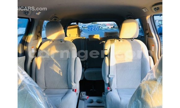 Sayi Imported Toyota Sienna White Mota in Import - Dubai a Agadez Sayi Imported Toyota Sienna White Mota in Import - Dubai a Agadez