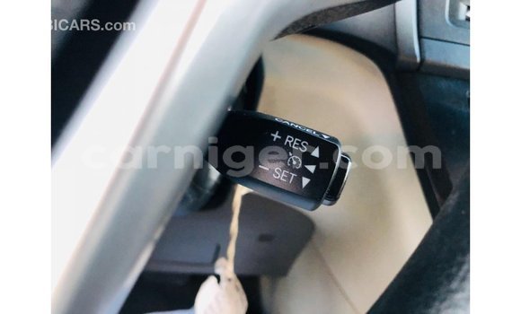 Sayi Imported Toyota Sienna White Mota in Import - Dubai a Agadez Sayi Imported Toyota Sienna White Mota in Import - Dubai a Agadez