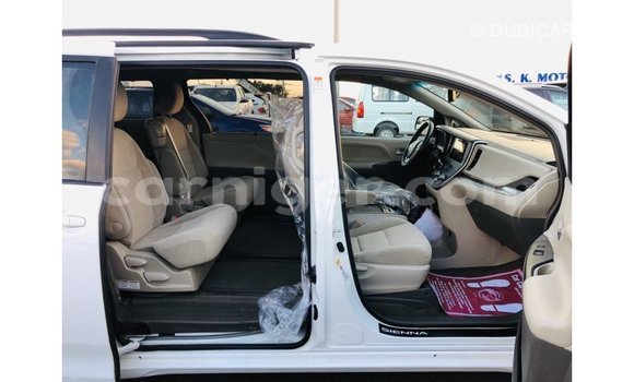 Sayi Imported Toyota Sienna White Mota in Import - Dubai a Agadez Sayi Imported Toyota Sienna White Mota in Import - Dubai a Agadez