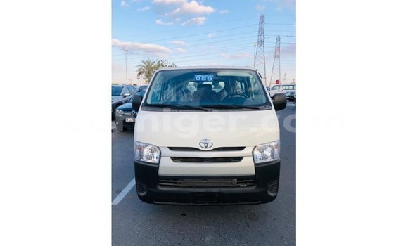 Sayi Imported Toyota Hiace White Mota in Import - Dubai a Agadez Sayi Imported Toyota Hiace White Mota in Import - Dubai a Agadez