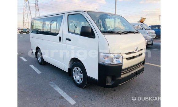 Sayi Imported Toyota Hiace White Mota in Import - Dubai a Agadez Sayi Imported Toyota Hiace White Mota in Import - Dubai a Agadez