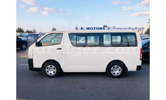 Sayi Imported Toyota Hiace White Mota in Import - Dubai a Agadez Sayi Imported Toyota Hiace White Mota in Import - Dubai a Agadez