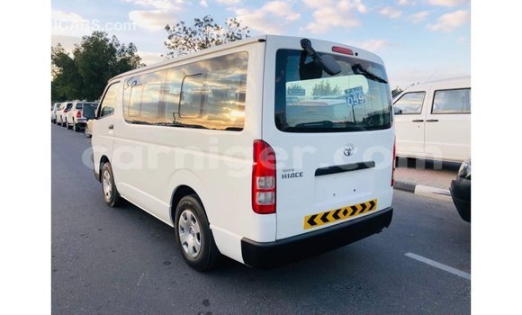 Sayi Imported Toyota Hiace White Mota in Import - Dubai a Agadez Sayi Imported Toyota Hiace White Mota in Import - Dubai a Agadez