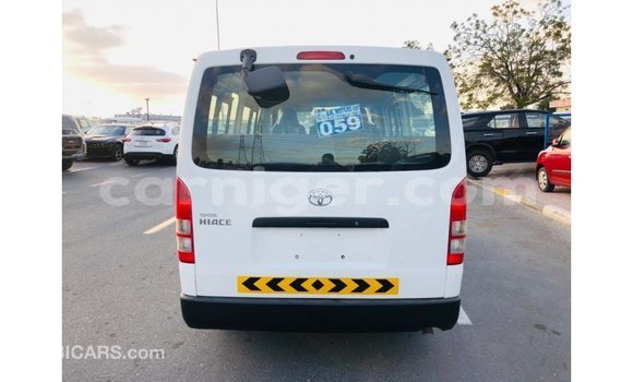 Sayi Imported Toyota Hiace White Mota in Import - Dubai a Agadez Sayi Imported Toyota Hiace White Mota in Import - Dubai a Agadez