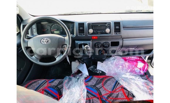 Sayi Imported Toyota Hiace White Mota in Import - Dubai a Agadez Sayi Imported Toyota Hiace White Mota in Import - Dubai a Agadez