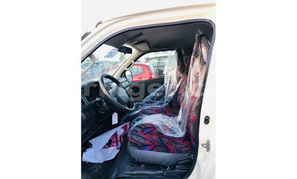 Sayi Imported Toyota Hiace White Mota in Import - Dubai a Agadez Sayi Imported Toyota Hiace White Mota in Import - Dubai a Agadez
