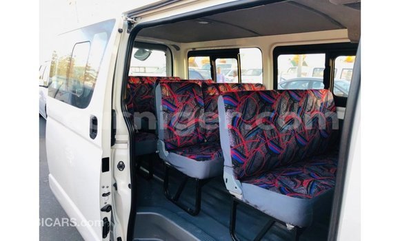 Sayi Imported Toyota Hiace White Mota in Import - Dubai a Agadez Sayi Imported Toyota Hiace White Mota in Import - Dubai a Agadez