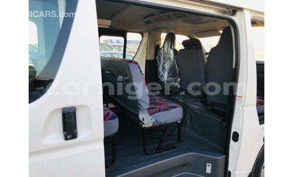 Sayi Imported Toyota Hiace White Mota in Import - Dubai a Agadez Sayi Imported Toyota Hiace White Mota in Import - Dubai a Agadez