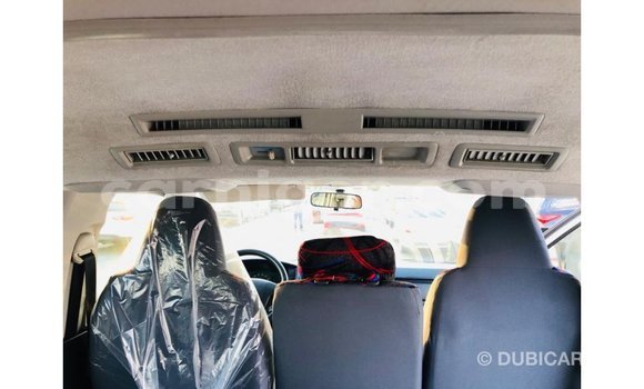 Sayi Imported Toyota Hiace White Mota in Import - Dubai a Agadez Sayi Imported Toyota Hiace White Mota in Import - Dubai a Agadez