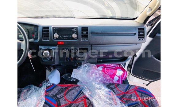 Sayi Imported Toyota Hiace White Mota in Import - Dubai a Agadez Sayi Imported Toyota Hiace White Mota in Import - Dubai a Agadez