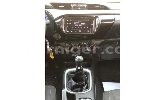 Buy Import Toyota Hilux White Car in Import - Dubai in Agadez Buy Import Toyota Hilux White Car in Import - Dubai in Agadez
