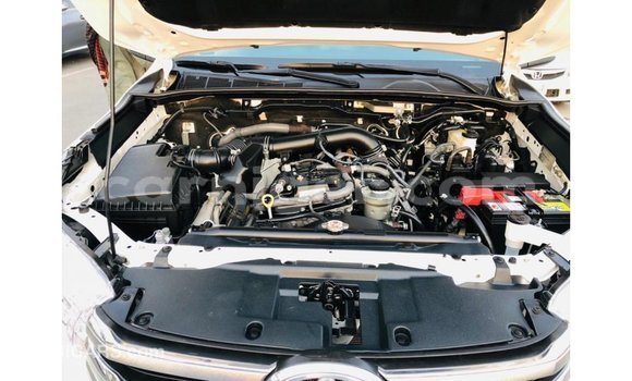 Buy Import Toyota Hilux White Car in Import - Dubai in Agadez Buy Import Toyota Hilux White Car in Import - Dubai in Agadez