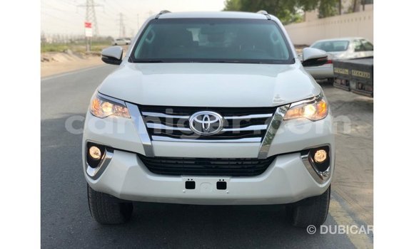 Sayi Imported Toyota Fortuner White Mota in Import - Dubai a Agadez Sayi Imported Toyota Fortuner White Mota in Import - Dubai a Agadez
