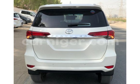 Sayi Imported Toyota Fortuner White Mota in Import - Dubai a Agadez Sayi Imported Toyota Fortuner White Mota in Import - Dubai a Agadez