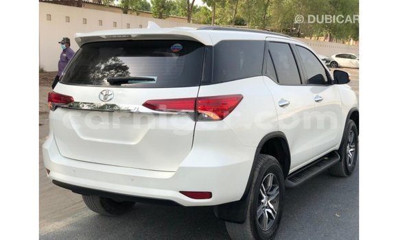 Sayi Imported Toyota Fortuner White Mota in Import - Dubai a Agadez Sayi Imported Toyota Fortuner White Mota in Import - Dubai a Agadez
