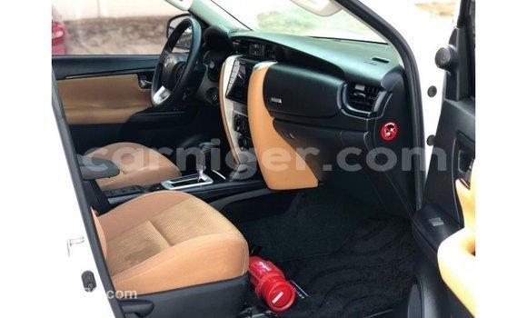 Sayi Imported Toyota Fortuner White Mota in Import - Dubai a Agadez Sayi Imported Toyota Fortuner White Mota in Import - Dubai a Agadez