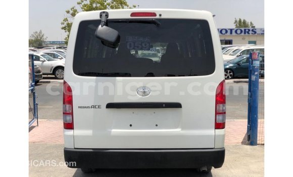 Buy Import Toyota DA White Truck in Import - Dubai in Agadez Buy Import Toyota DA White Truck in Import - Dubai in Agadez