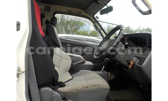 Buy Import Toyota Hiace White Car in Import - Dubai in Agadez Buy Import Toyota Hiace White Car in Import - Dubai in Agadez